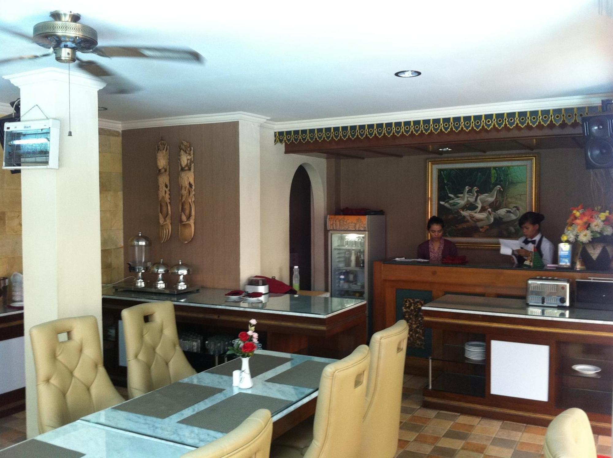 Indah Palace Hotel 3*